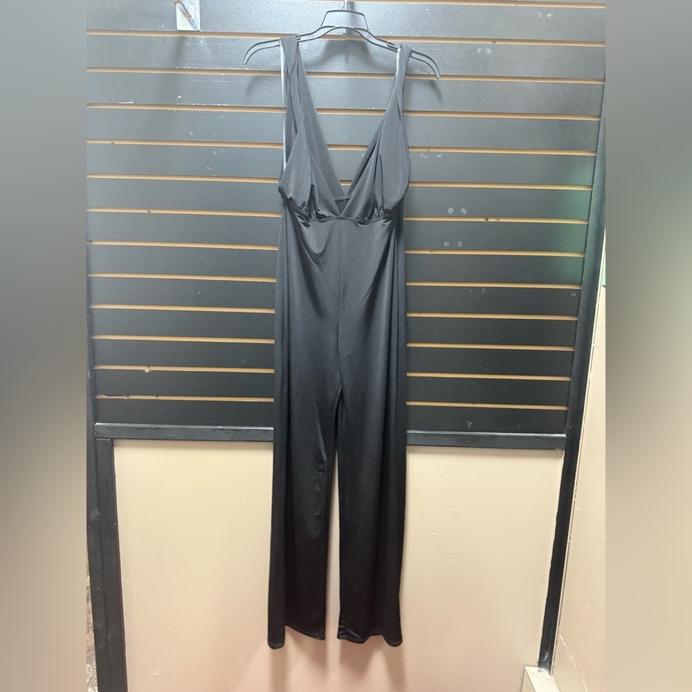 NanaMacs Black Deep V-Neck Wide-Leg Jumpsuit – Size Large – NWT